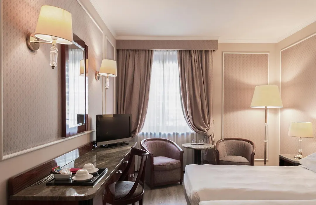 Doria Grand Hotel Rooftop-1