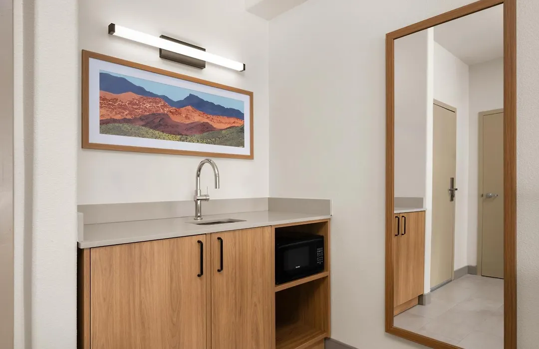 Hampton Inn & Suites Ontario-1