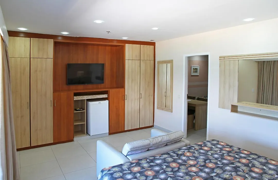 Malibu Palace Hotel-1