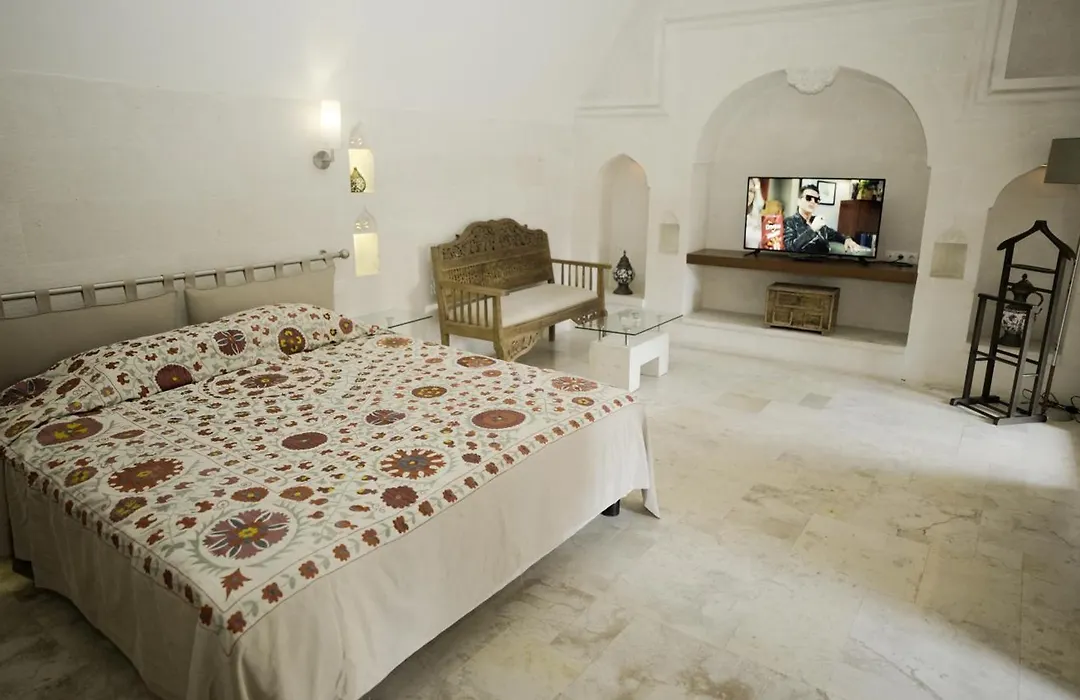 Kasr-I Nehroz Hotel-1
