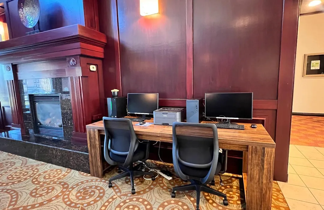 Ramada By Wyndham Tukwila Southcenter-1