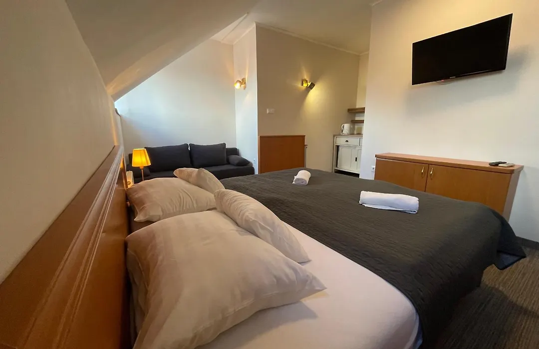 Koenig Hotel-1