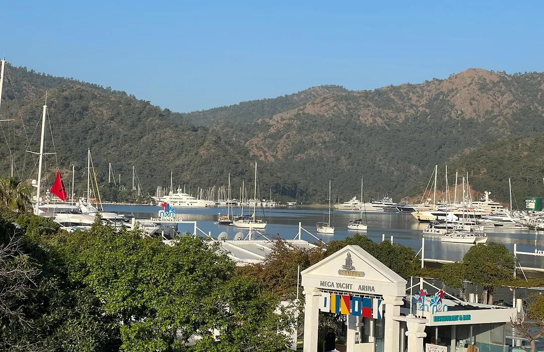 Dedeminn Marina Hotel-1