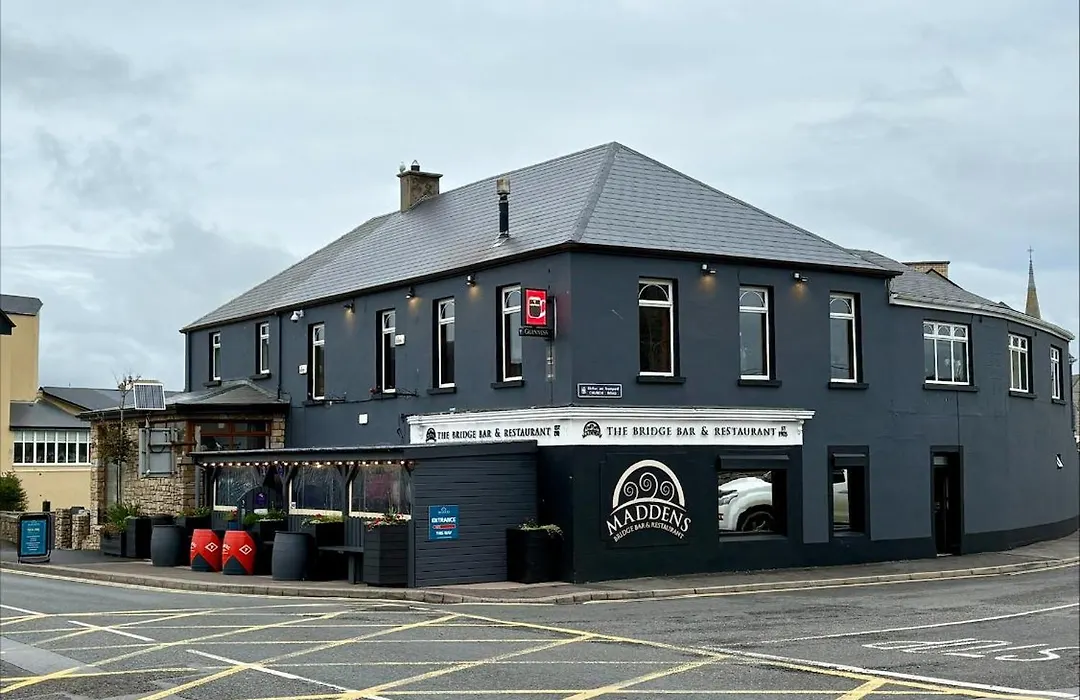 Maddens Bridge Bar & Guesthouse-1