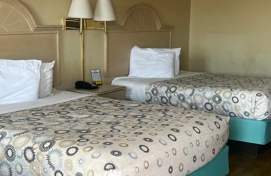 Hole Inn The Wall Hotel - Fort Walton Beach - Sunset Plaza - Nearby Beaches & Hurlburt-1