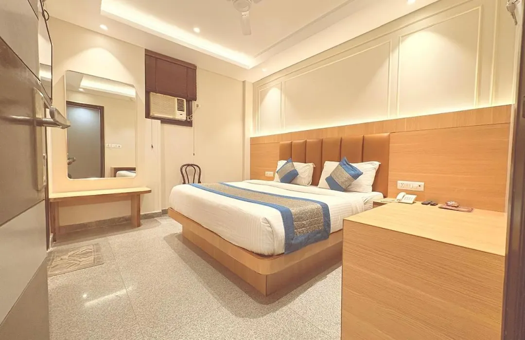 Hotel Raj Mahal Inn 3 Mints Walking From New Delhi Railway Station-1