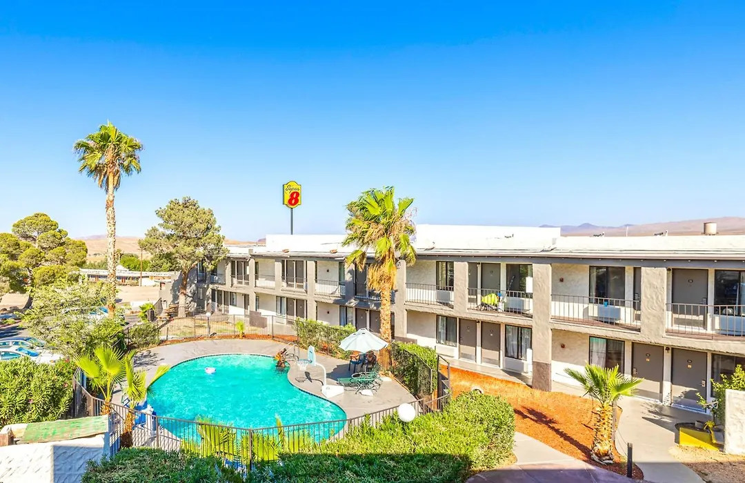 Super 8 By Wyndham Barstow-1