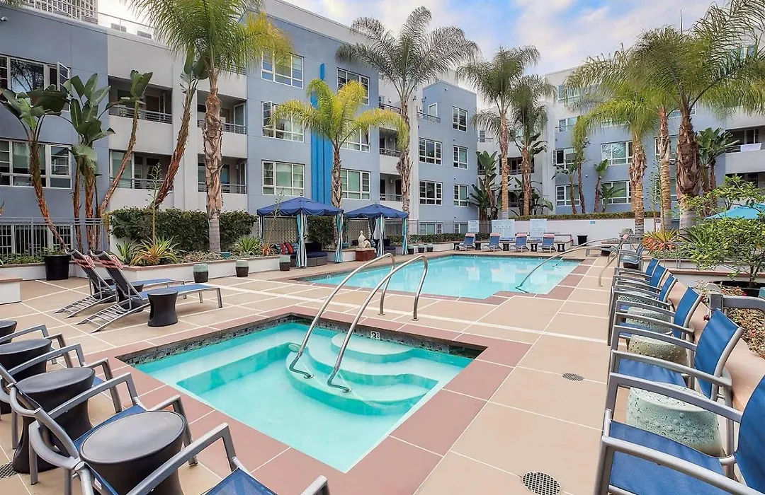 Miracle Mile Apartments-1