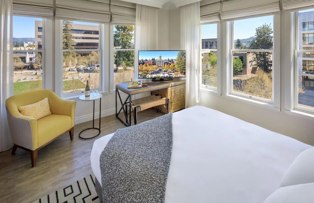 Hotel E-1