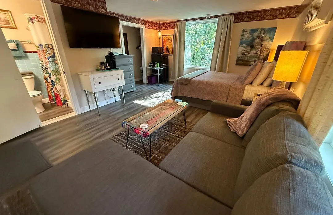Sherwood Court Cottages & Guest Rooms-1