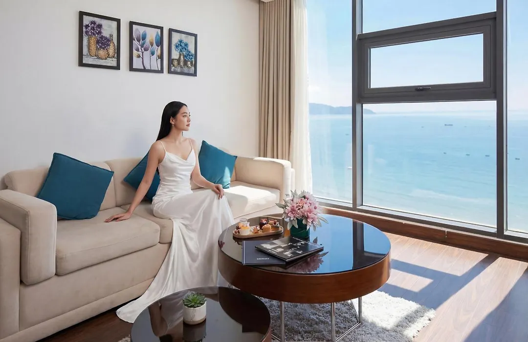 Maximilan Danang Beach Hotel-1