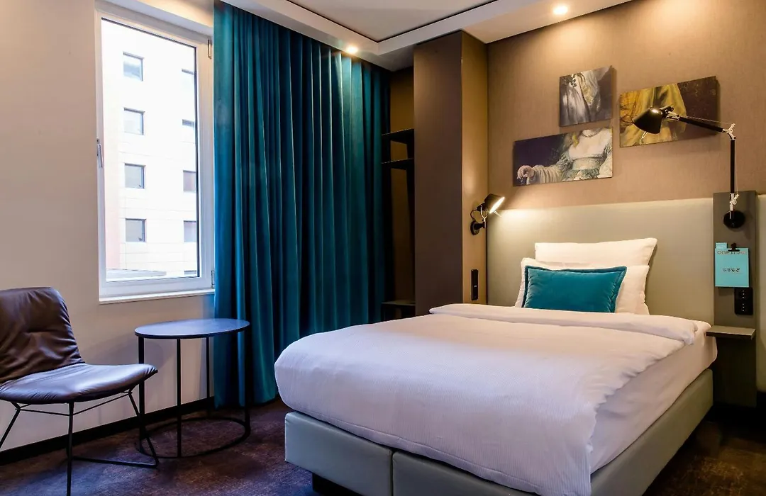 Motel One Amsterdam-Waterlooplein-1