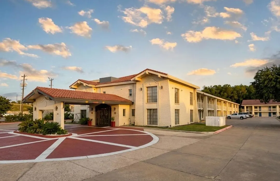 Baymont By Wyndham Nacogdoches Near University-1