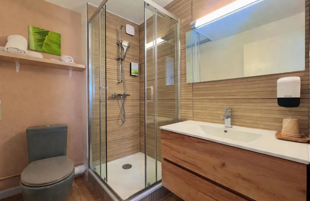 Logis Hotel Les Grenadines-1