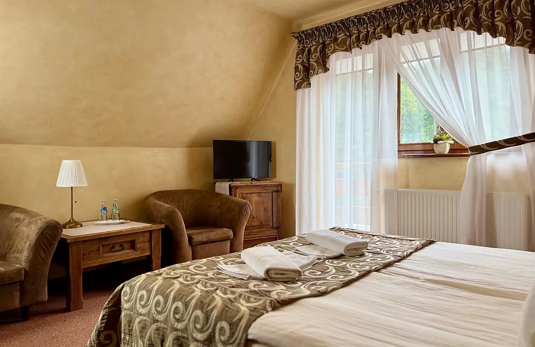 Hotel Dwor Karolowka-1
