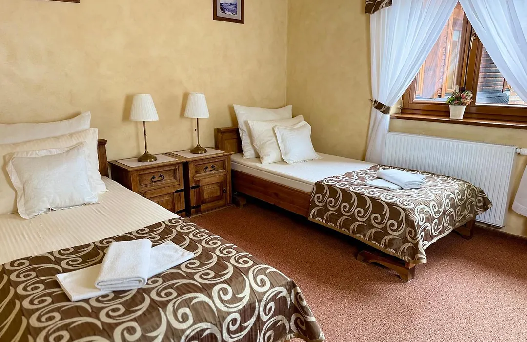 Hotel Dwor Karolowka-1