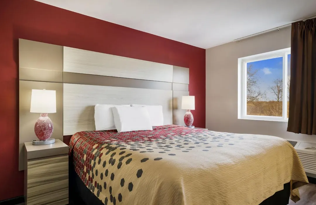 Econo Lodge Inn & Suites Canandaigua - Finger Lakes Area-1