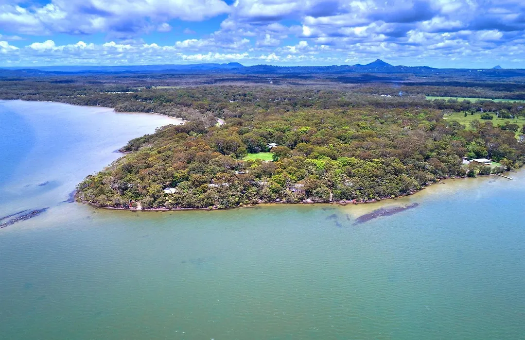 Eumarella Shores Noosa Lake Retreat-1
