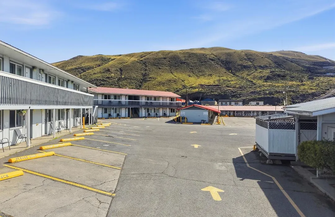 Canada'S Best Value Desert Inn & Suites-1