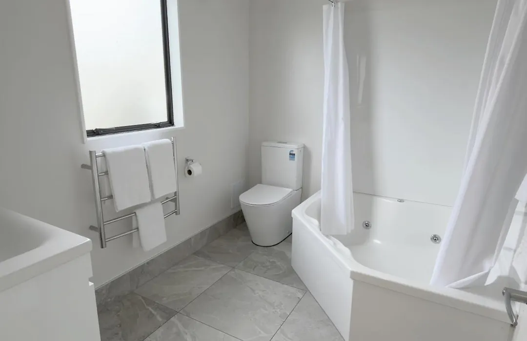 Bk'S Pohutukawa Lodge-1