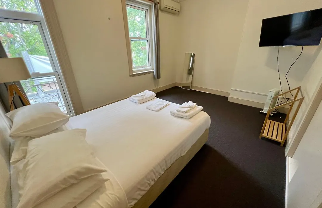 Empire Hotel Goulburn-1
