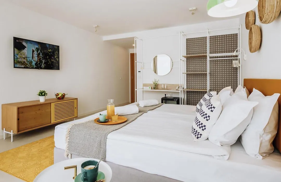ibis Styles Golden Sands Roomer Hotel-1