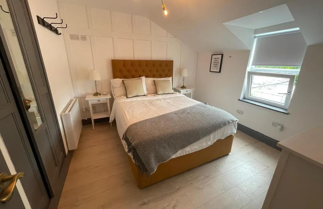 Macs Townhouse Dungarvan-1