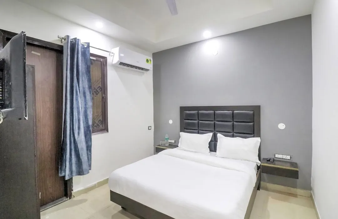 Collection O Mahavir Enclave Near Dashrath Puri Metro Station-1