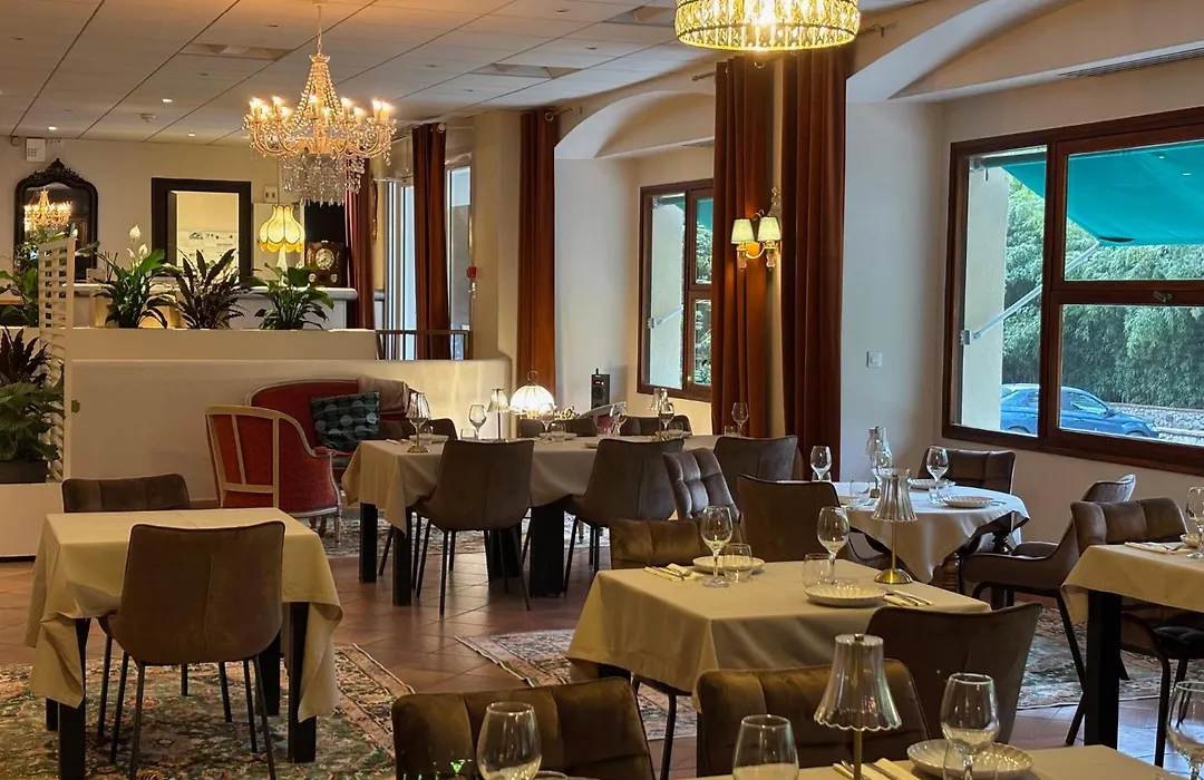 Appart'Hotel Castel Emeraude, Charme et Caractère-1