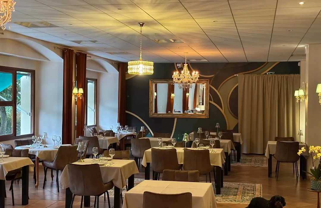 Appart'Hotel-Restaurant Castel Emeraude-1