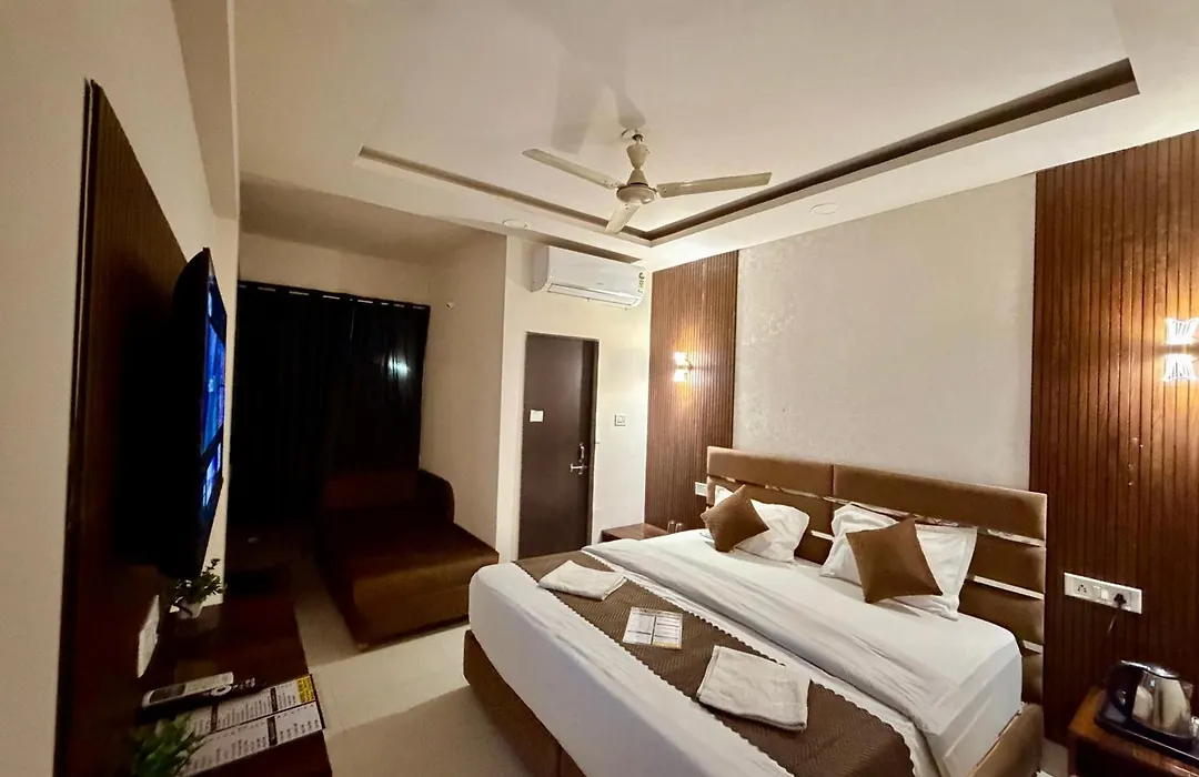Hotel Kiwi Inn Vijaynagar Scheme 78-1