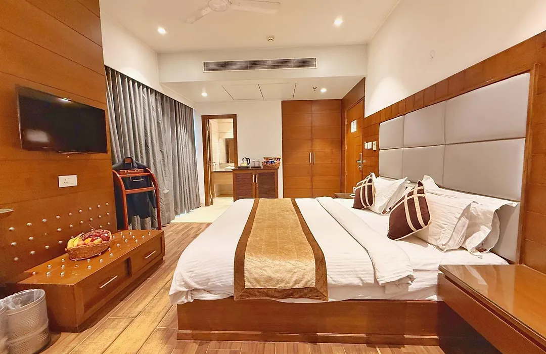 Sawera Grand Luxury Stay Near Golden Temple-1