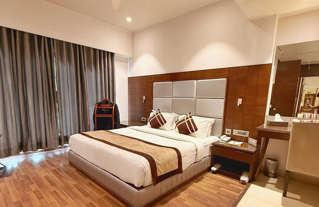 Sawera Grand Luxury Stay Near Golden Temple-1