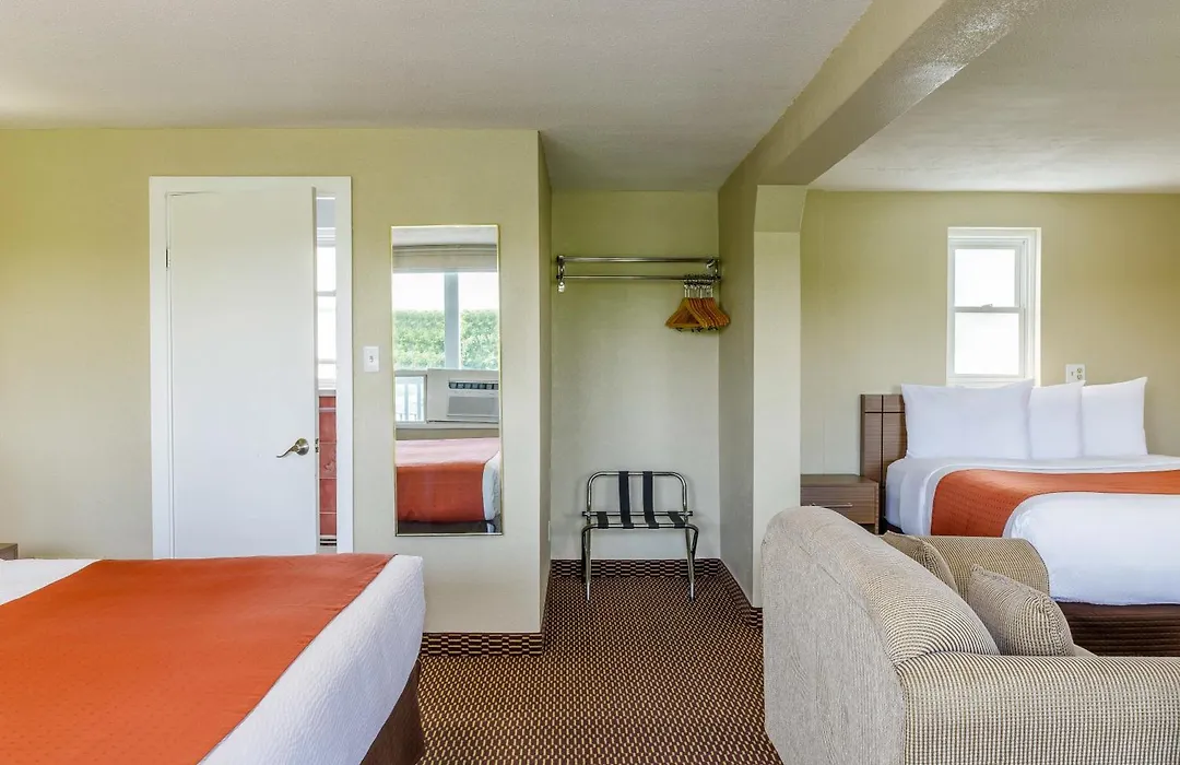 Motel 6 Campbellford, On-1