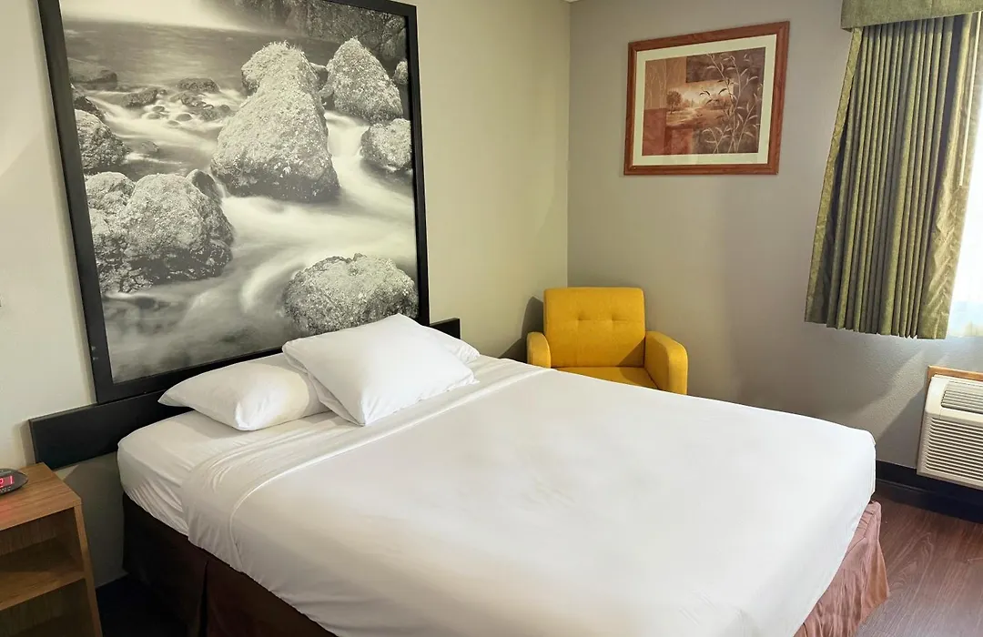 Super 8 By Wyndham Baker City-1