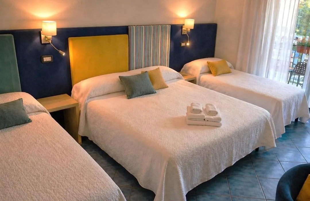 Hotel De Rosa-1