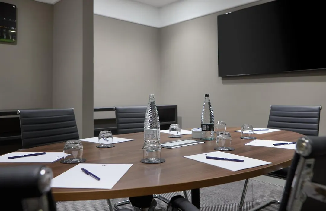 Doubletree By Hilton Dartford Bridge-1
