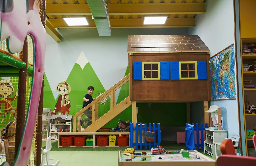 Atrium Hotel - Family Friendly-1