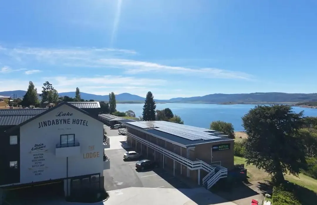 Lake Jindabyne Hotel-1