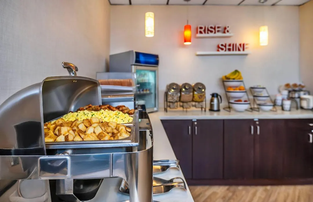 Comfort Inn & Suites Barrie - Highway 400-1
