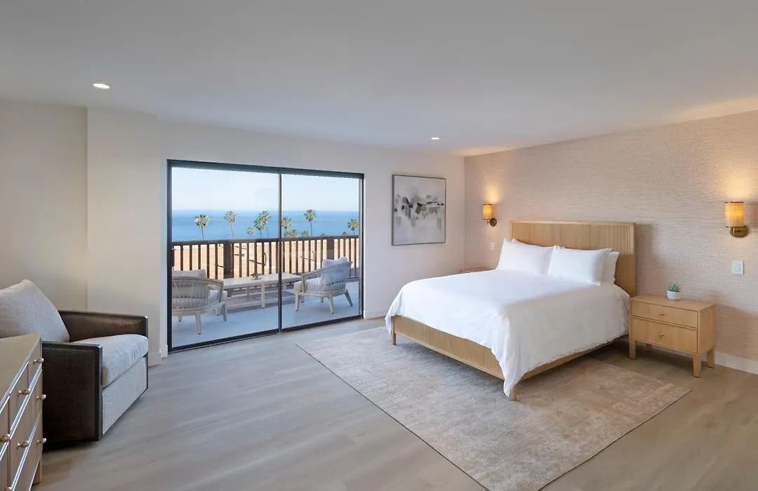 La Jolla Cove Suites-1