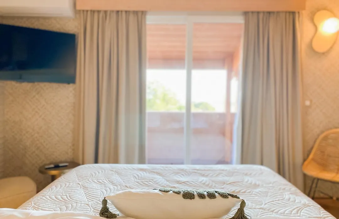 Chateau Le Bouis Hotel & Wine-1