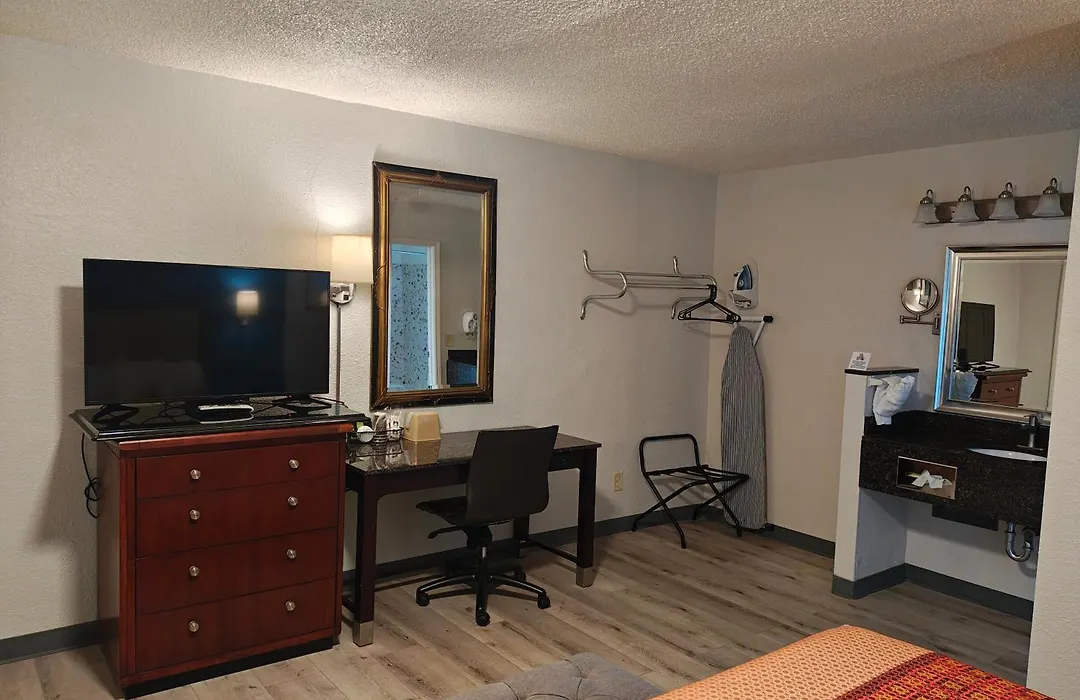 Economy Inn Richmond-1