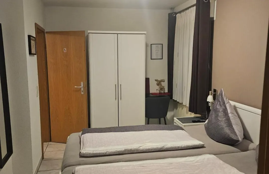 Hotel Alt Cues-1