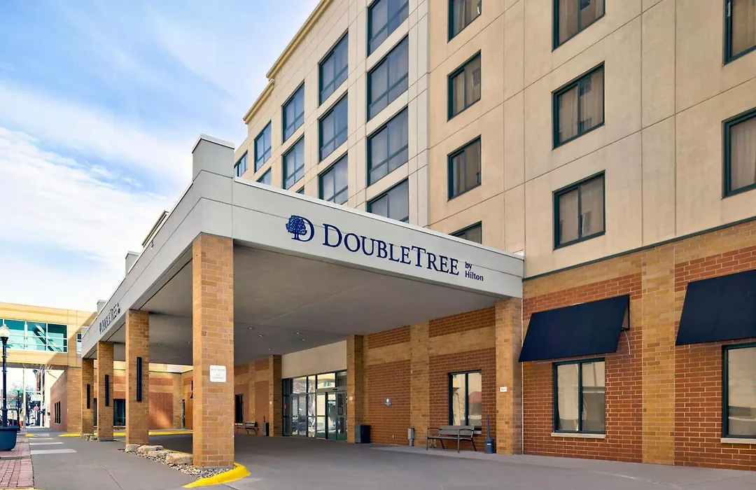 Doubletree By Hilton Davenport-1