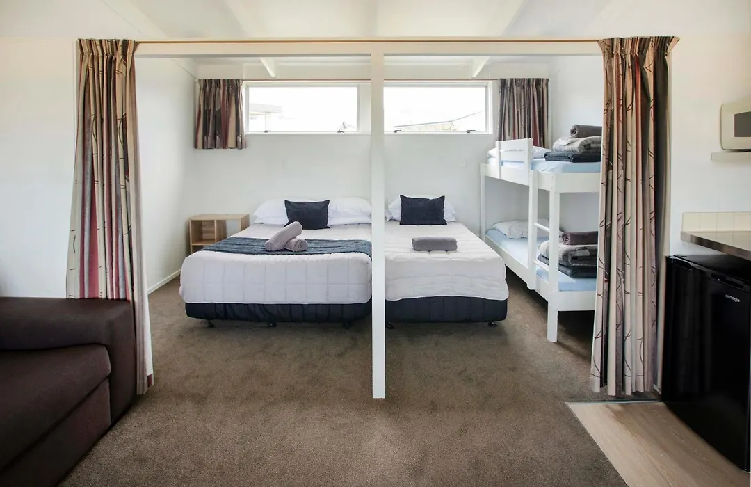 Tahuna Beach Holiday Park-1