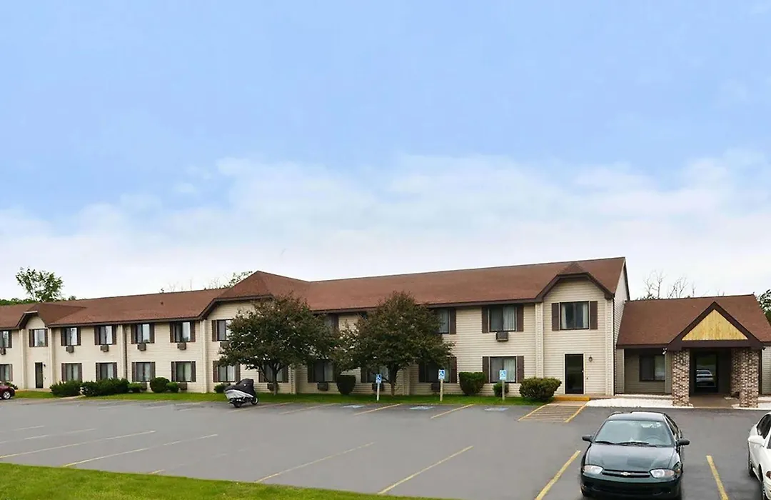 Travelodge By Wyndham Ishpeming/Marquette-1