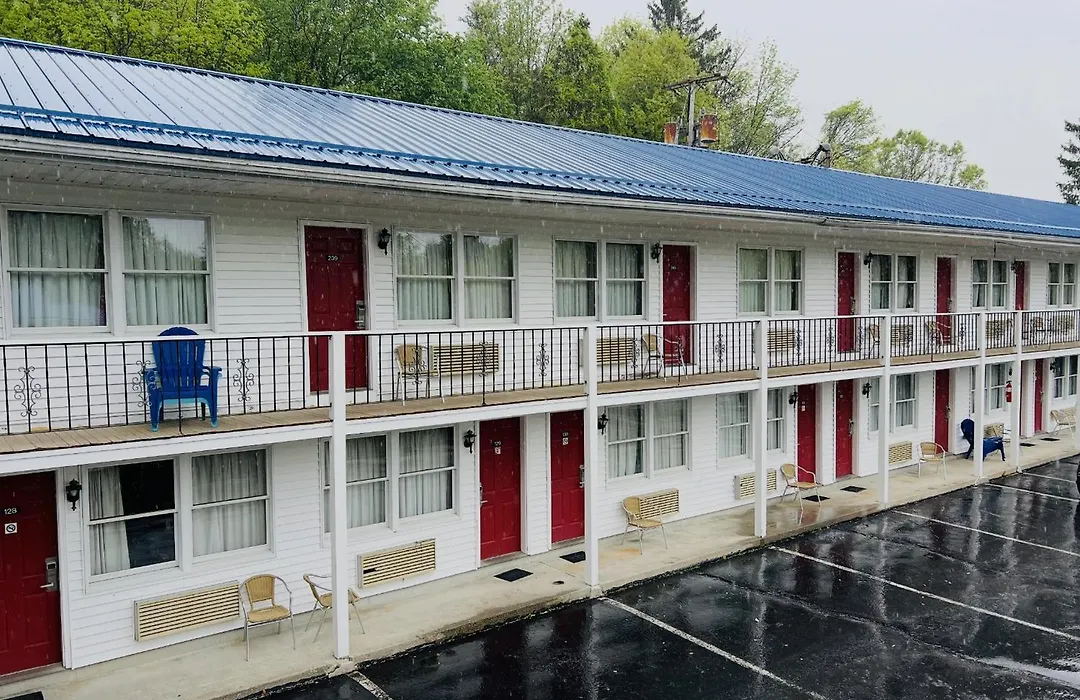 Economy Lodge 682 Main St Sturbridge-1