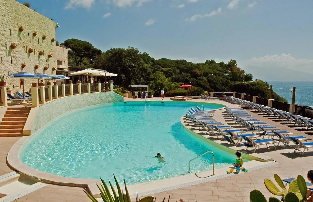Baia Delle Rocce Verdi Resort-1