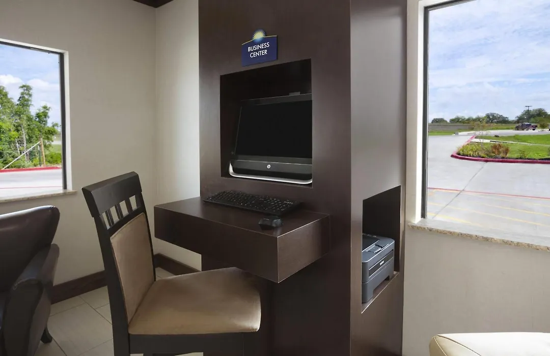 Days Inn & Suites By Wyndham Gonzales Tx-1